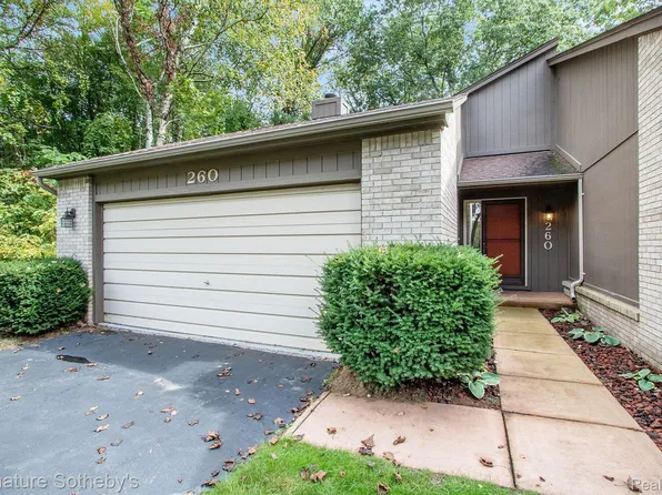 260 Woodstone Rd, Waterford, MI 48327