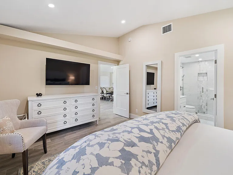 821 Club Dr — Photo 12