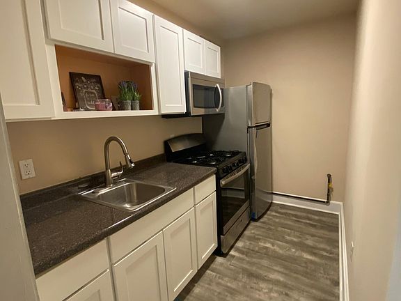 3rd image of 198 Court St #101
