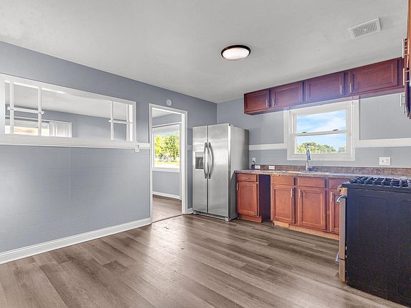 4th image of 3741 165th St