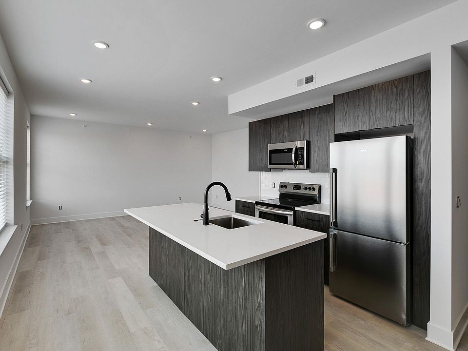 1st image of 3046 Richmond St #205