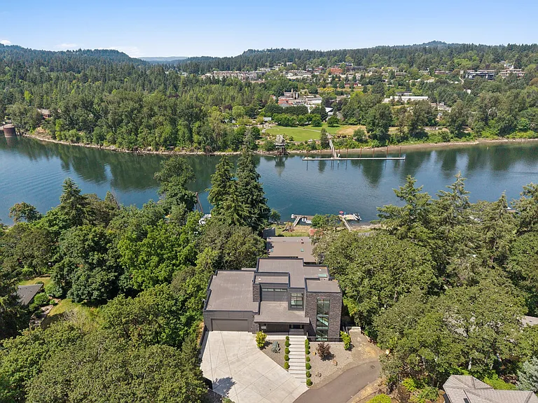 985 SE Rimrock Ln — Photo 3