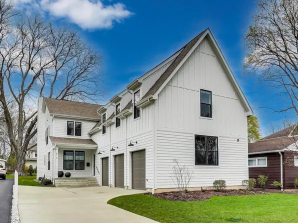 616 Meadow Ln, Libertyville, IL 60048