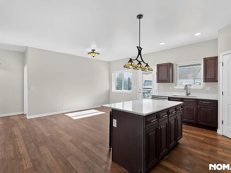 910 Pilot Knob Ave — Photo 3