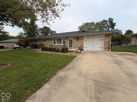 2nd image of 1010 Crescent Dr