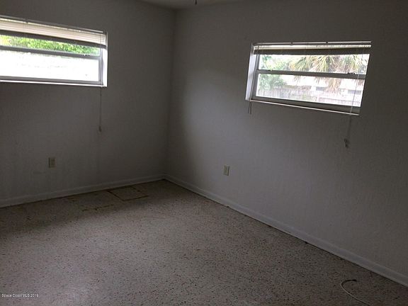 4th image of 1204 Seminole Dr
