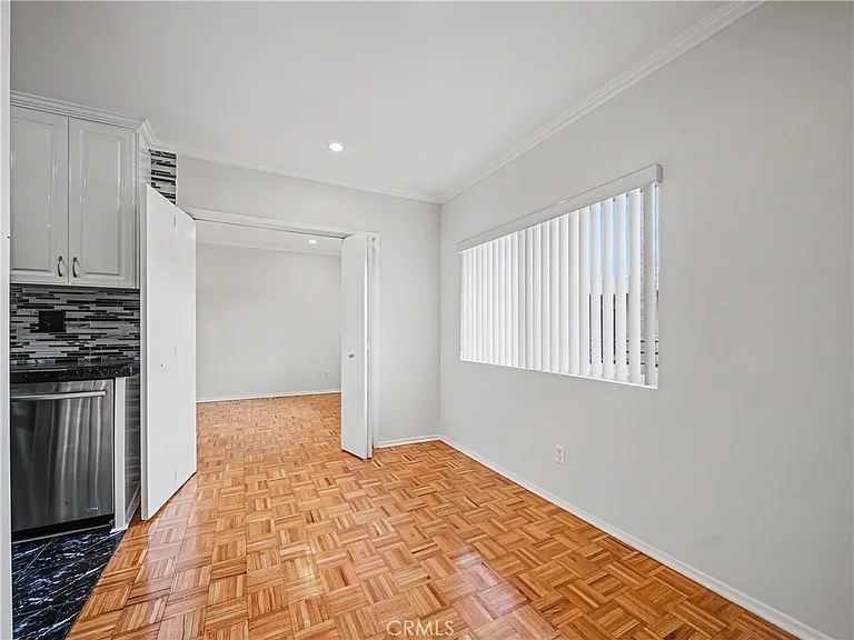 6342 Morse Ave — Photo 10