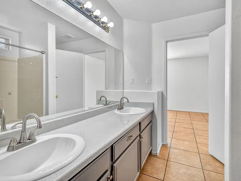 5683 Halvern Ave — Photo 8