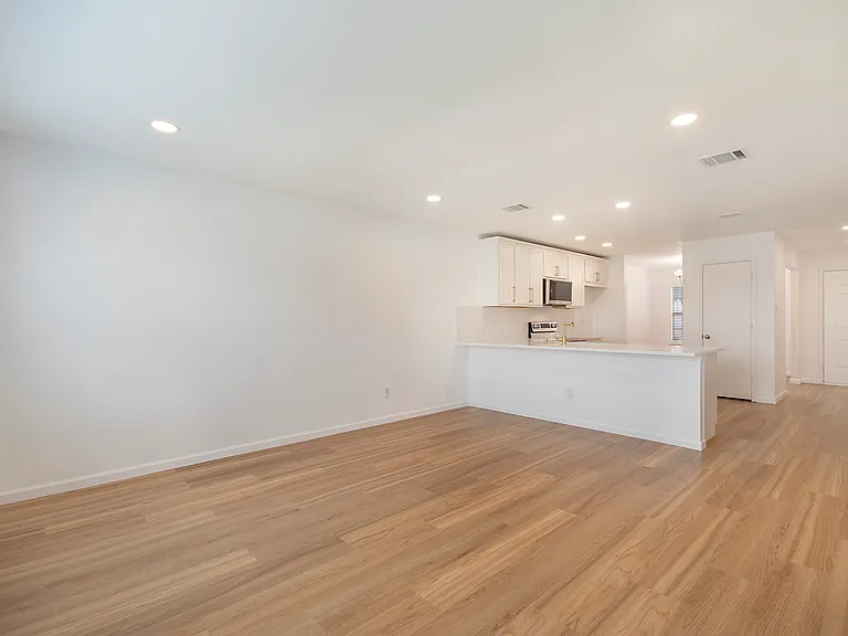 1618 Pin Oak Trl — Photo 7