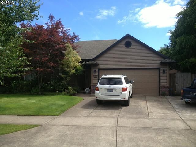 1st image of 628 NE Estate Dr