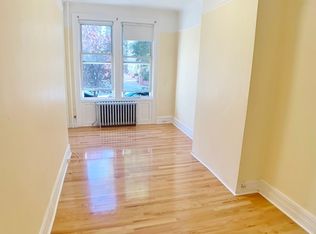 21-64 41st St #1F, Astoria, NY 11105