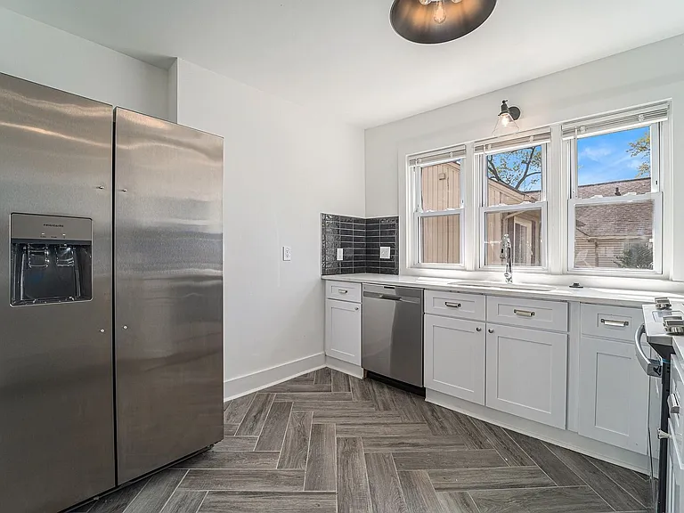 575 E Drayton St — Photo 9