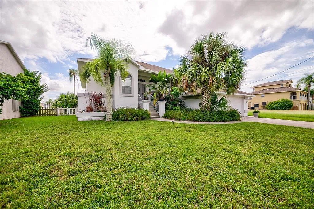 3 bed, 2.0 bath, 2018 sqft, $2,900 — Photo 2