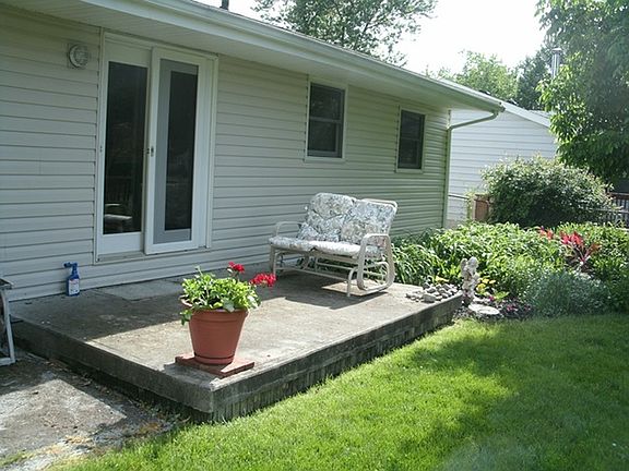 3rd image of 506 Mona Ln