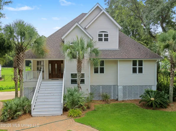 411 Wulff Dr, Ocean Springs, MS 39564