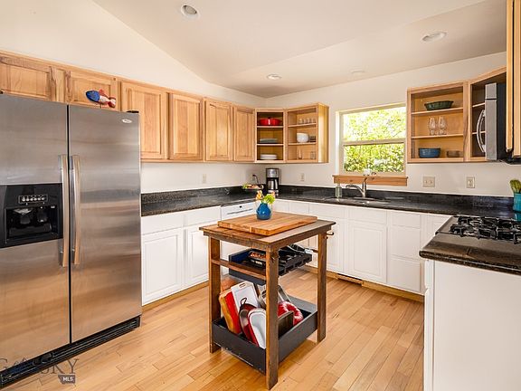 5th image of 3889 Potosi St