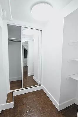 Rented by KNOCKKNOCK LLC | media 28