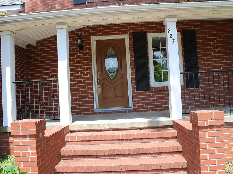1st image of 221 4th St