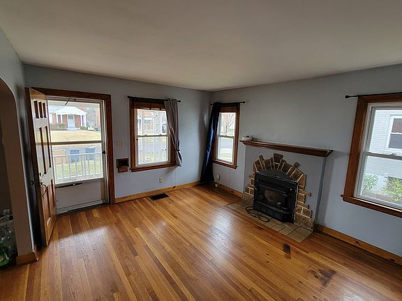 Living room with fireplace