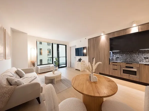 181 E 101st St #301, New York, NY 10029