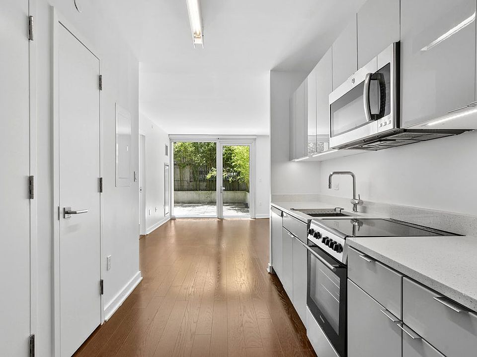 1st image of 400 W 113th St APT 104