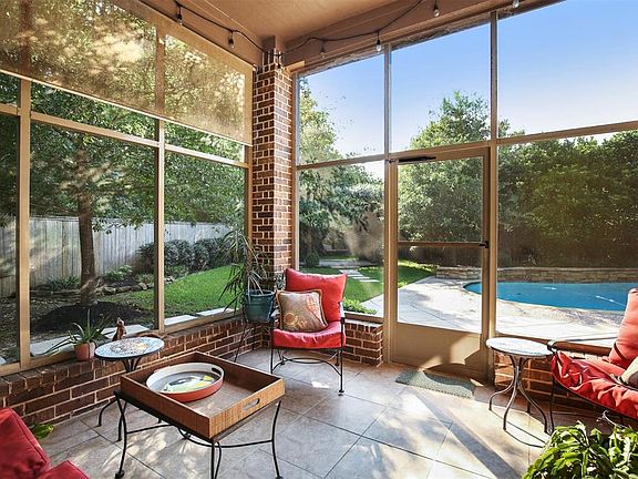 4th image of 370 E Tupelo Green Cir