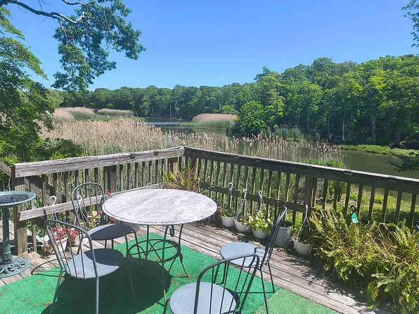 90 Shore Dr, Mastic Beach, NY 11951