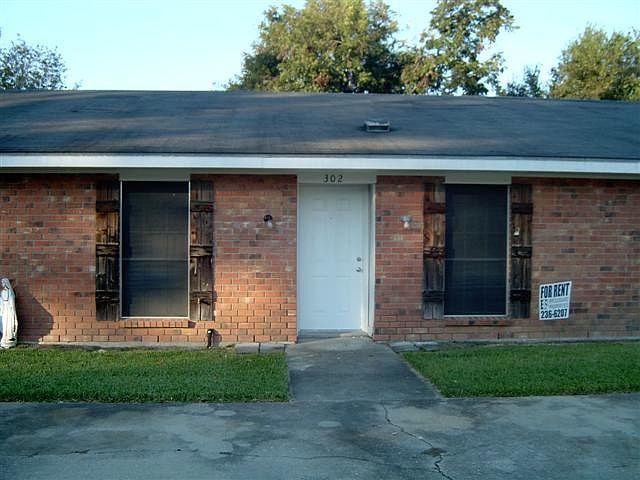 1st image of 302 Ryder Dr
