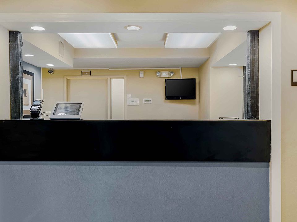 Lobby and Guest Check-in