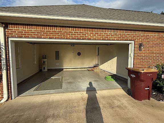 3rd image of 10328 Monks Dr