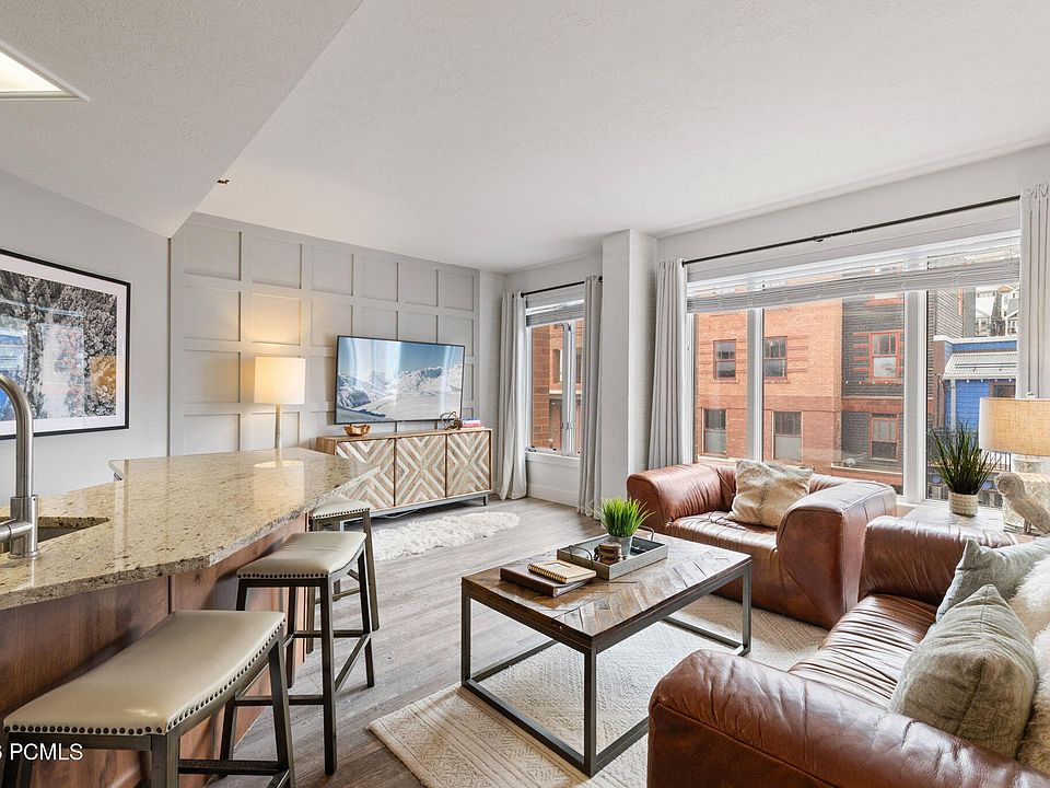 1st image of 580 Main St #306