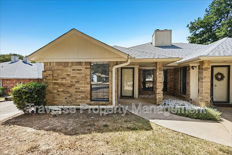 3 bed, 2.0 bath, 1383 sqft, $1,895 — Photo 1