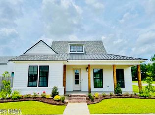 100 Shadow Bend Dr, Broussard, LA 70518