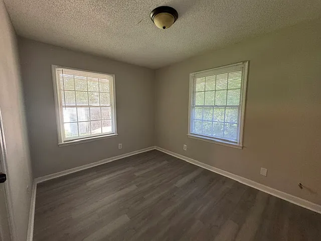 2534 Huntington Dr — Photo 7