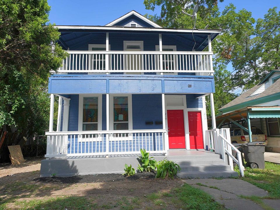 Outside - apartment is on bottom floor