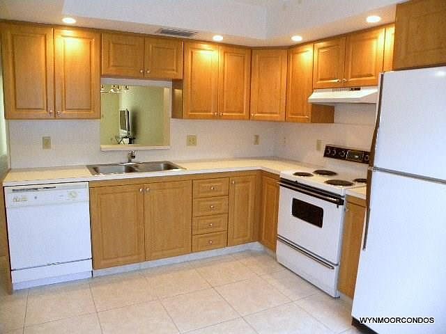 1st image of 2001 Granada Drive #02