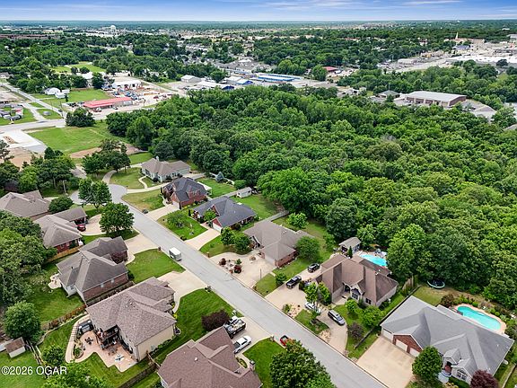 3rd image of 410 Foxfire Ct