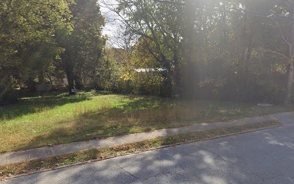 2nd image of 602 Beech St