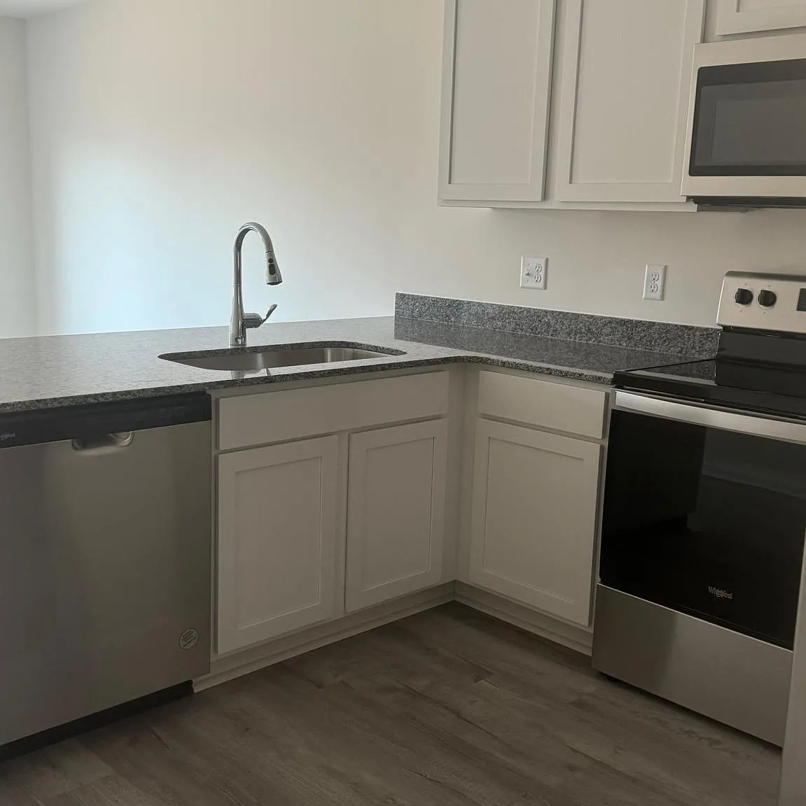 4 bed, 2.5 bath, 1926 sqft, $2,000 — Photo 4