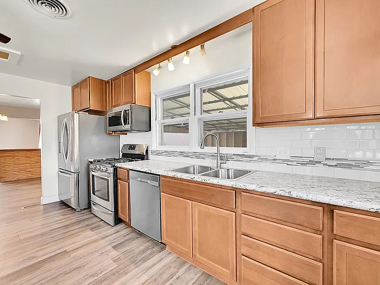 2317 De Soto Rd — Photo 5
