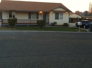 1002 Bloom Ave, Grandview, WA 98930
