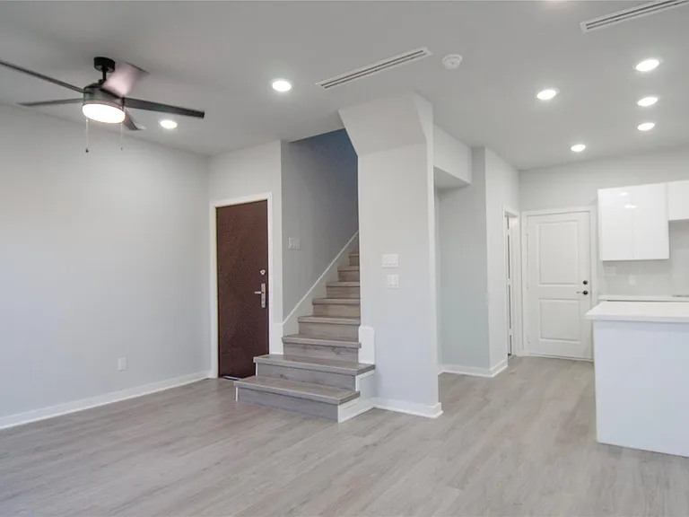 2832 Mansfield St — Photo 5