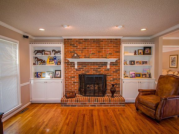 2nd image of 120 Yorkshire Ct