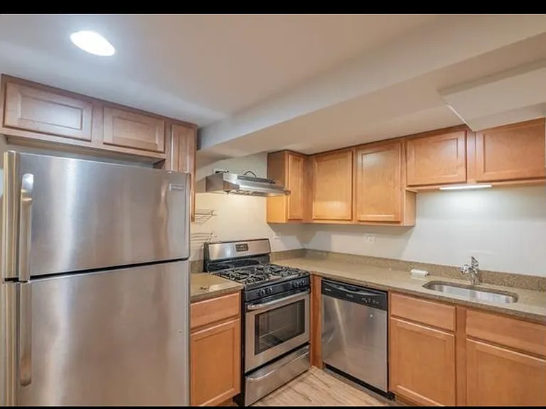2438 W Wilson Ave #G — Photo 5