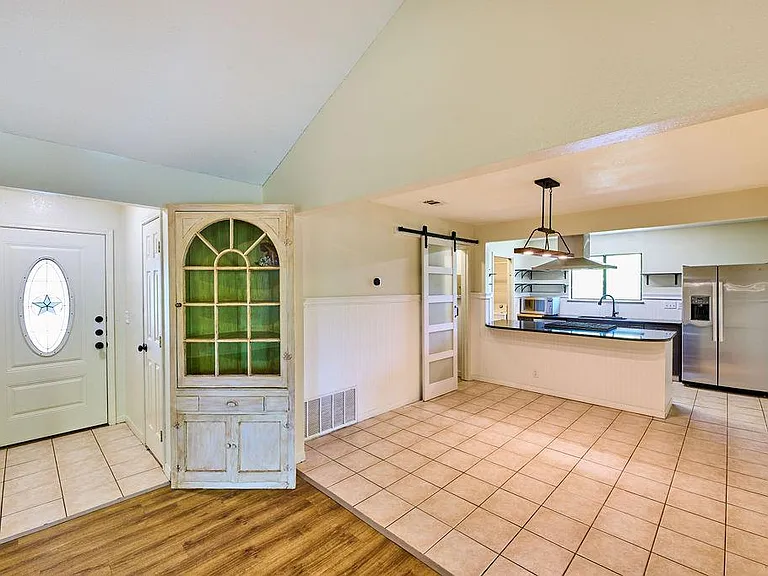 1105 Stratford Cv — Photo 11