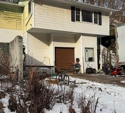 5th image of 123 Laurel St