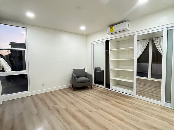 5th image of 1410 Federal Ave #1412