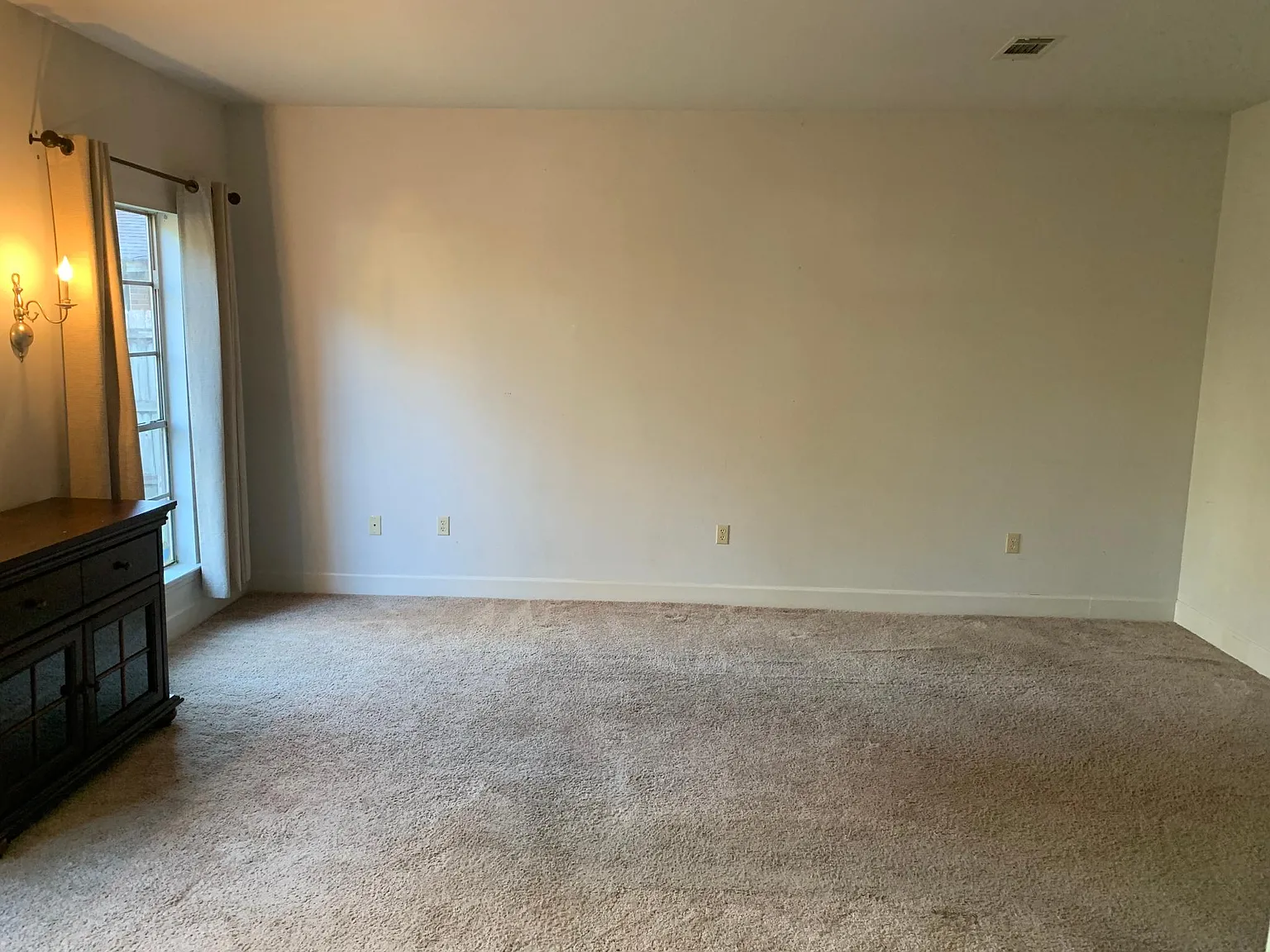 2 bed, 1.5 bath, 1200 sqft, $1,600 — Photo 4
