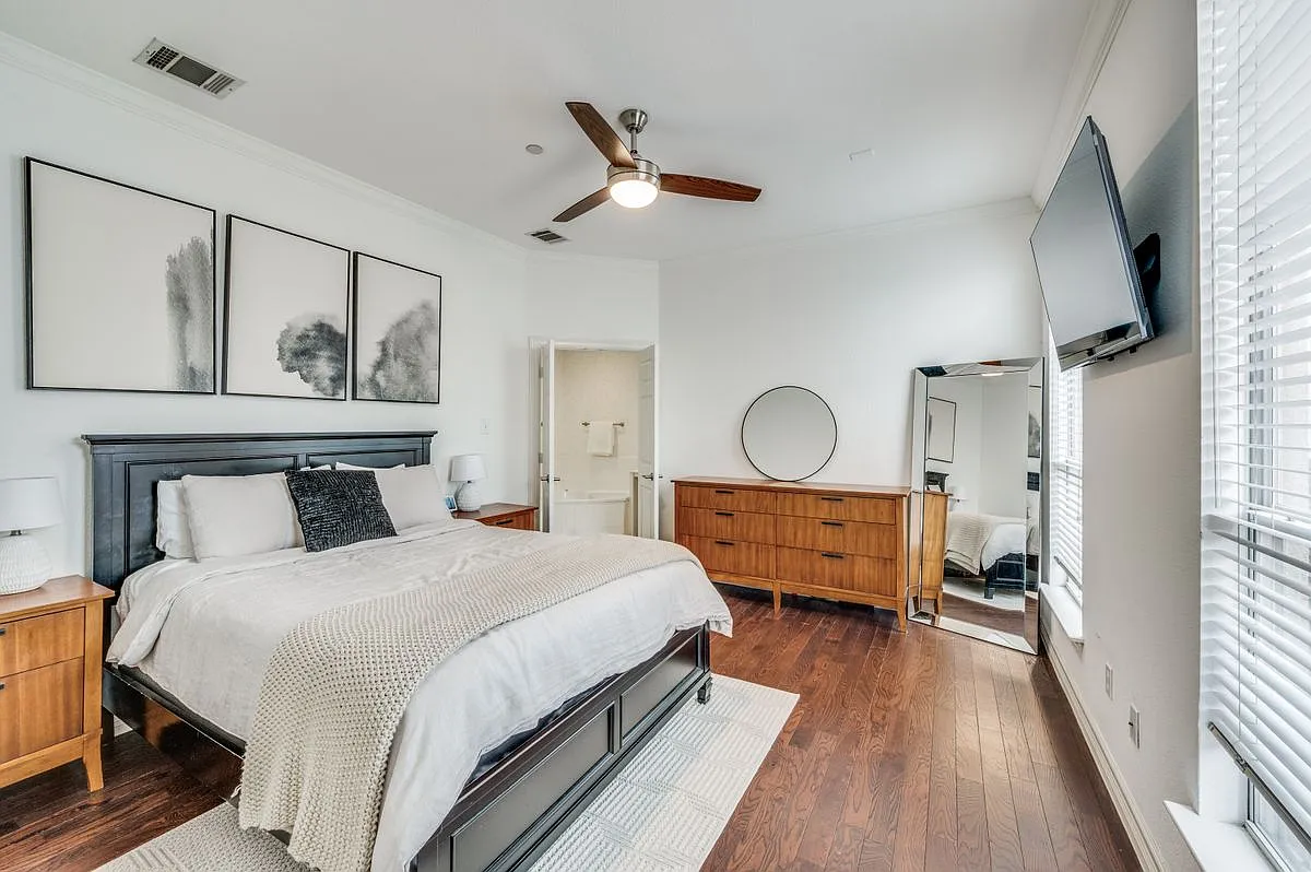 2 bed, 2.0 bath, 1422 sqft, $2,750 — Photo 4