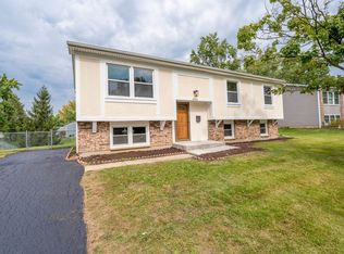 3012 Scenicwood Ln, Woodridge, IL 60517